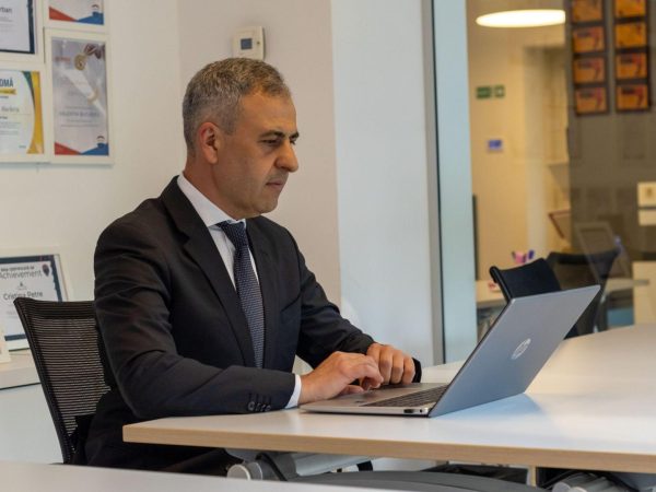 Valentin Bucheru, Sales Associate REMAX Klass, propune hale de depozitare adaptate fluxului tău operațional