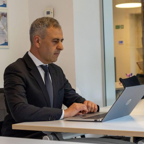 Valentin Bucheru, Sales Associate REMAX Klass, propune hale de depozitare adaptate fluxului tău operațional